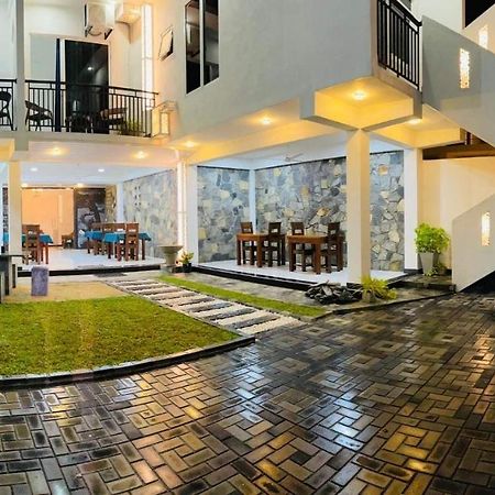 Funwhales Rest House Negombo Dış mekan fotoğraf